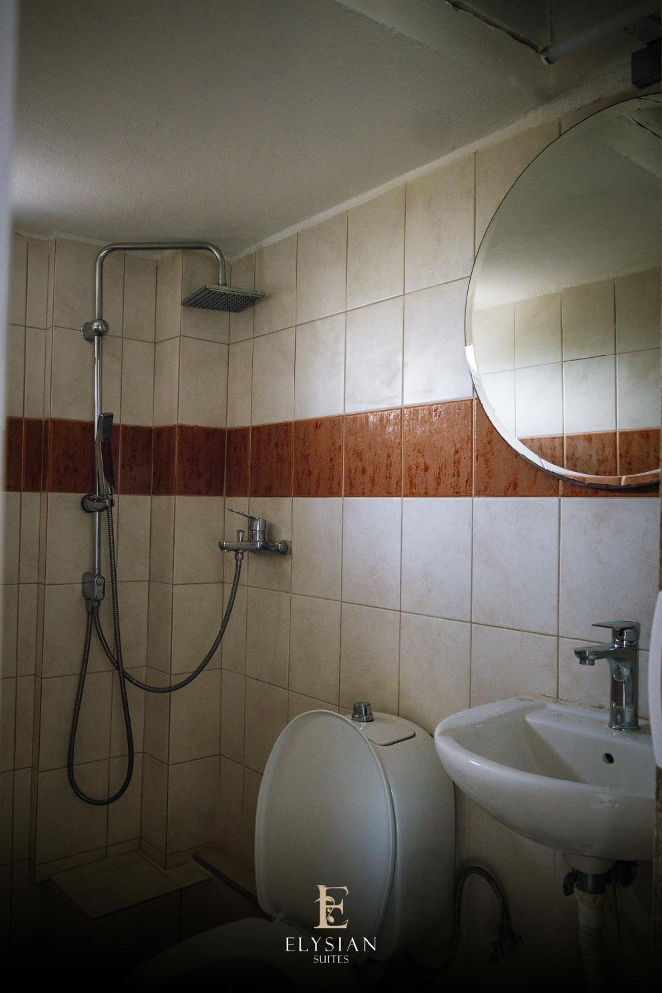 Elysian 1st Floor N3 פלוגיטה